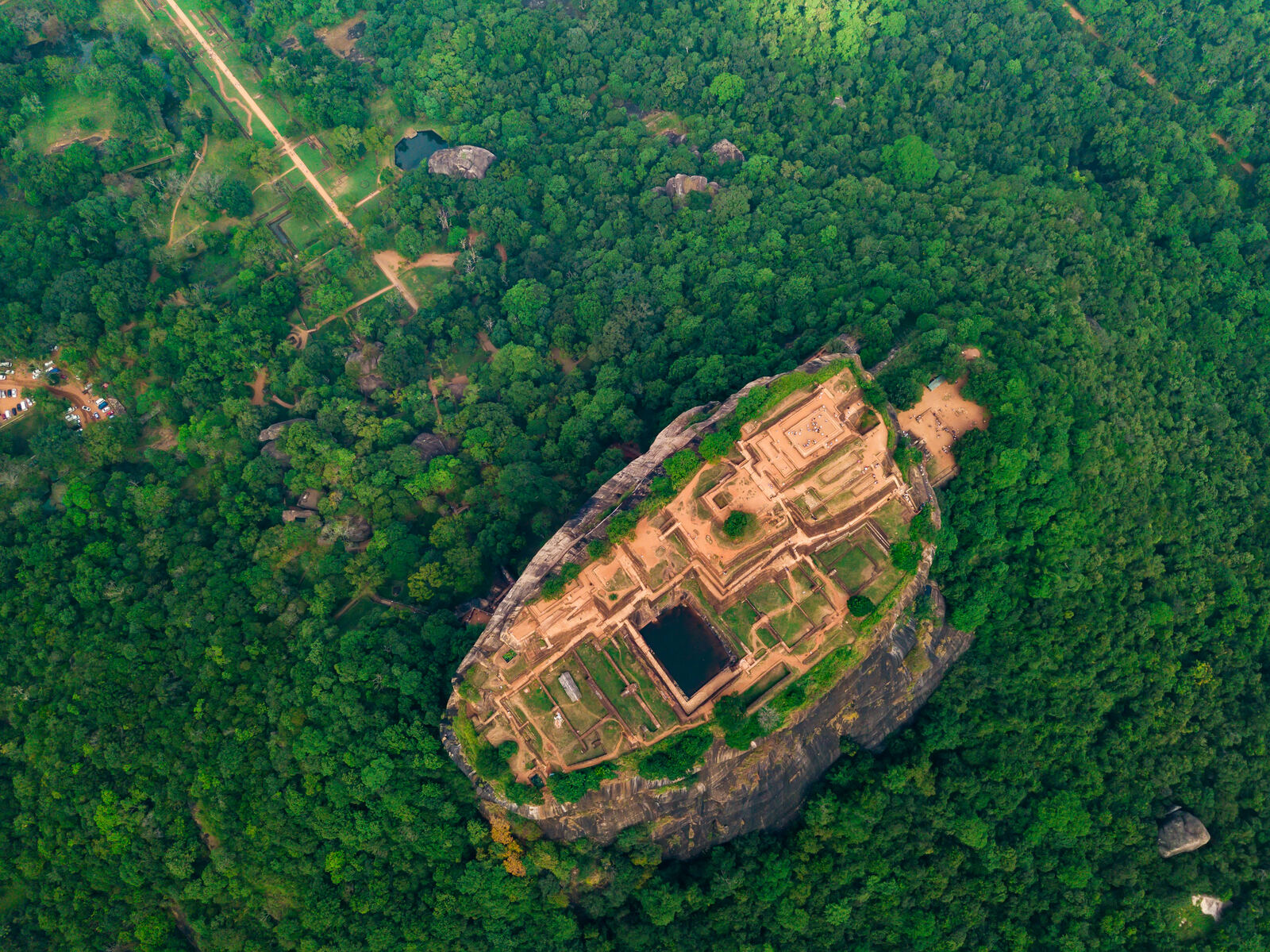 Luftaufnahme des Sigiriya-Felsens